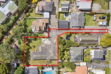 Photo of property in 2/13 Ocean View Road, Hillcrest, Auckland, 0627