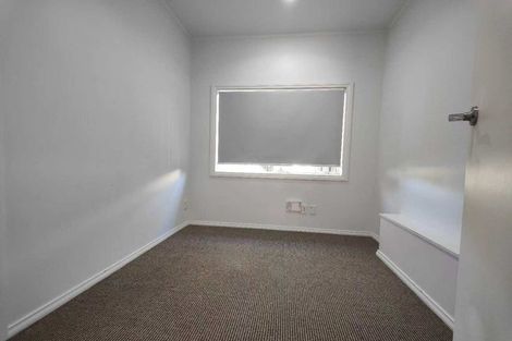 Photo of property in 24 Tyrian Close, Half Moon Bay, Auckland, 2012