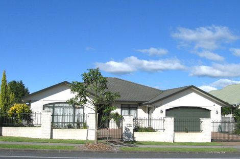 Photo of property in 34 Whitford Road, Botany Downs, Auckland, 2014