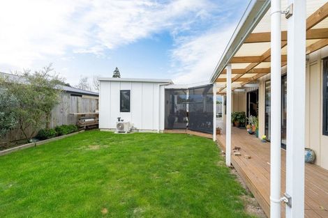 Photo of property in 6 Kingi Te Ahoaho Place, Otaki, 5512