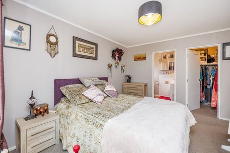 Photo of property in 21 Aspen Way, Kelvin Grove, Palmerston North, 4414