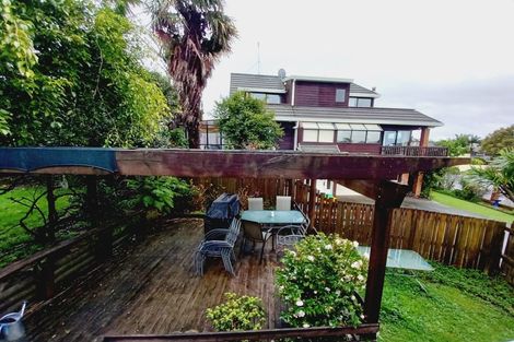 Photo of property in 31 Marina View Drive, West Harbour, Auckland, 0618