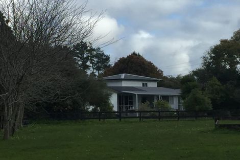 Photo of property in 293 Boord Crescent, Kumeu, 0891