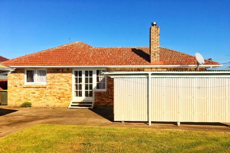 Photo of property in 1 Keru Place, Te Atatu South, Auckland, 0610