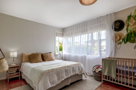 Photo of property in 79 Farquhar Road, Glendene, Auckland, 0602