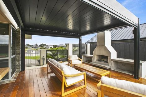 Photo of property in 12 Gleneagles Way, Waiwhakaiho, New Plymouth, 4312