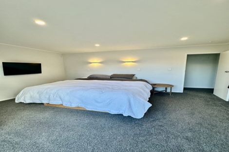 Photo of property in 8 John Dee Crescent, Red Beach, 0932