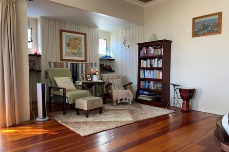 Photo of property in 27 Roberts Avenue, Bayswater, Auckland, 0622