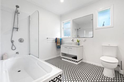 Photo of property in 407a Main Road, Huapai, Kumeu, 0810