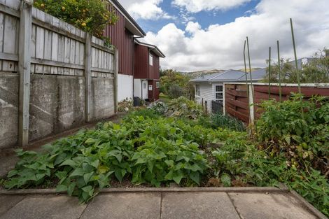 Photo of property in 5 Lane Crescent, Tawa, Wellington, 5028