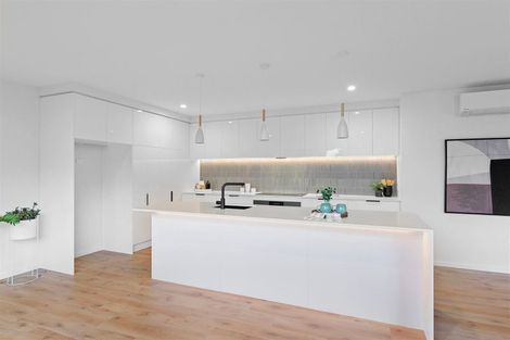 Photo of property in 17 Aratoro Place, Mount Pleasant, Christchurch, 8081