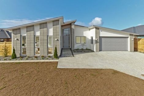 Photo of property in 17 Kuawa Drive, Kumeu, 0810