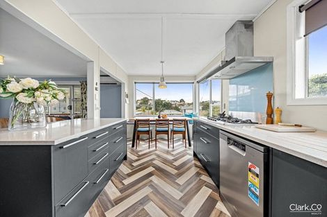 Photo of property in 142 Te Pene Avenue, Titahi Bay, Porirua, 5022