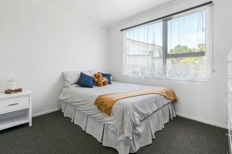 Photo of property in 2/17 Sunnyside Road, Sunnyvale, Auckland, 0612