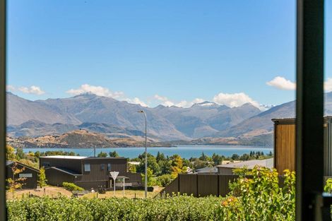 Photo of property in 16 Scurr Terrace, Wanaka, 9305