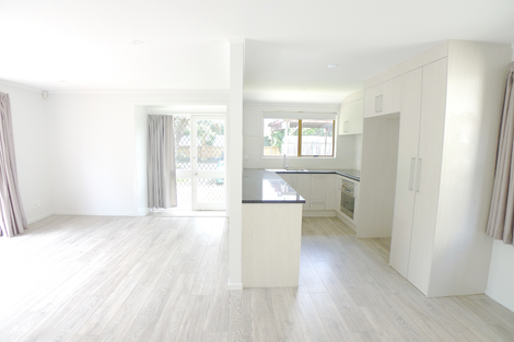 Photo of property in 10 Pohutukawa Place, Ellerslie, Auckland, 1051