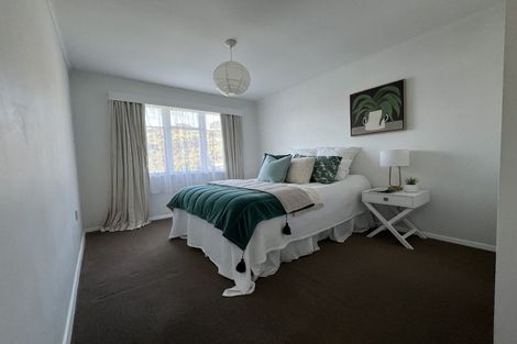 Photo of property in 22 Lyndfield Lane, Newlands, Wellington, 6037