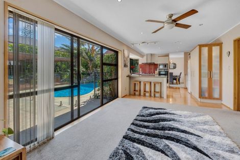 Photo of property in 6 Citation Way, Botany Downs, Auckland, 2010