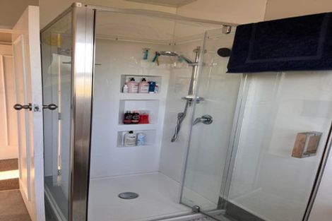 Photo of property in 2/52 Scenic Drive, Hillpark, Auckland, 2102