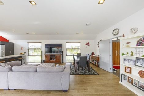 Photo of property in 16 Liberty Grove, Kelvin Grove, Palmerston North, 4414