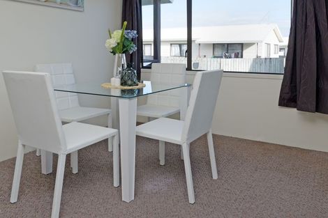 Photo of property in 2/31 Aeronautic Road, Takanini, 2112