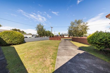 Photo of property in 17 Tararua Terrace, Cloverlea, Palmerston North, 4412