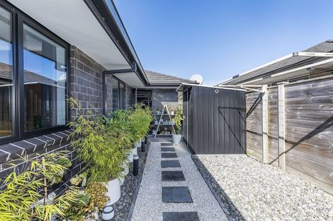 Photo of property in 14 Mooring Close, Whitby, Porirua, 5024