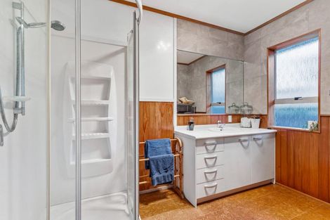 Photo of property in 16 Ribblesdale Road, Henderson, Auckland, 0612