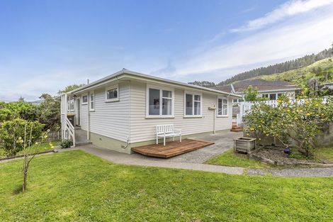 Photo of property in 84 Chester Road, Tawa, Wellington, 5028