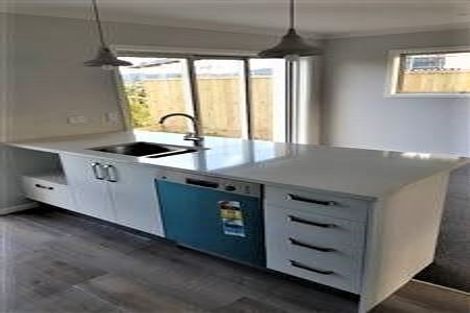 Photo of property in 17 Karearea Avenue, Kenepuru, Porirua, 5022