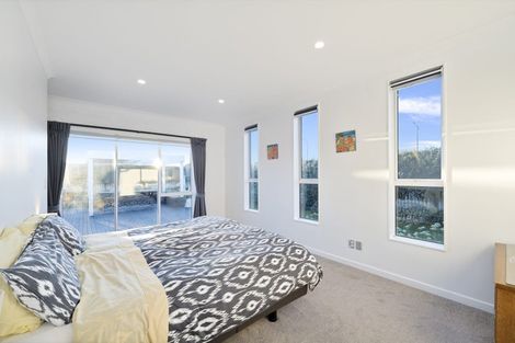 Photo of property in 25 Gilbransen Road, Kumeu, 0810