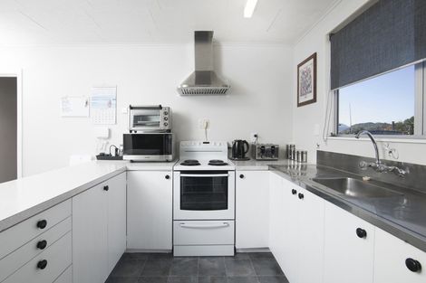 Photo of property in 37 South Terrace, Picton, 7220