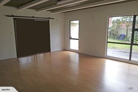 Photo of property in 57 Cron Avenue, Te Atatu South, Auckland, 0610