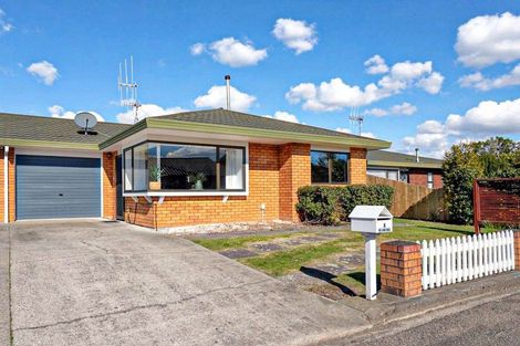 Photo of property in 4 Edgecombe Court, Roslyn, Palmerston North, 4414