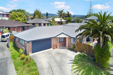 Photo of property in 18 Plumstead Rise, Glen Eden, Auckland, 0602