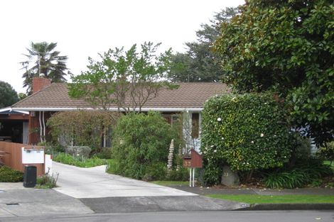 Photo of property in 33 Karaka Crescent, Levin, 5510