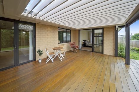 Photo of property in 7 Manurau Crescent, Merrilands, New Plymouth, 4312