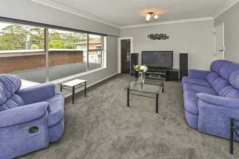 Photo of property in 2/240 Forrest Hill Road, Forrest Hill, Auckland, 0620