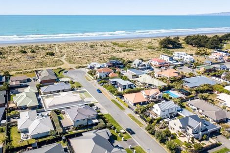 Photo of property in 5 Stout Street, Waimairi Beach, Christchurch, 8083