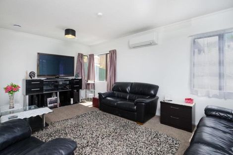 Photo of property in 9 Jacinta Grove, Swanson, Auckland, 0612