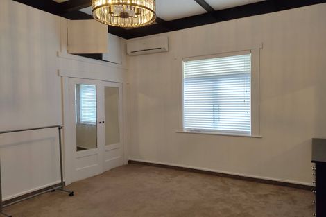 Photo of property in 1 Adam Street, Greenlane, Auckland, 1051
