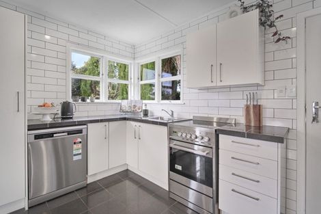 Photo of property in 15 Lipscombe Crescent, Havelock North, 4130