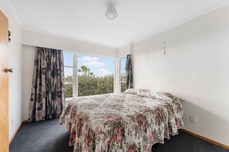 Photo of property in 4247 Great North Road, Glendene, Auckland, 0602