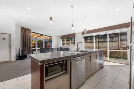 Photo of property in 11 Carento Way, Stanmore Bay, Whangaparaoa, 0932