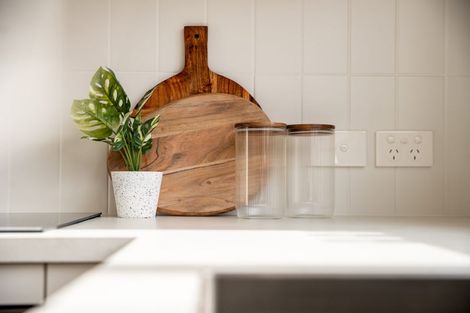 Photo of property in 92 Ara Paiwhenua, Tawa, Wellington, 5028