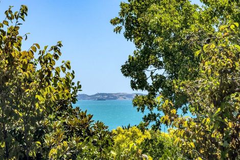 Photo of property in 8 Page Point, Mellons Bay, Auckland, 2014