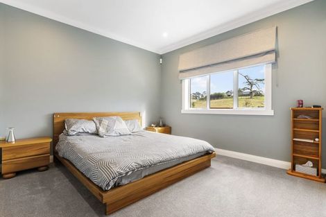 Photo of property in 104 Foster Road, Kumeu, 0891