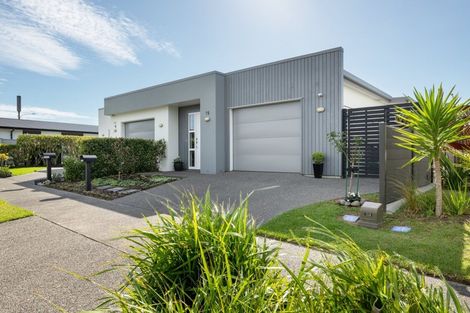 Photo of property in 16 Te Aranga Drive, Papamoa Beach, Papamoa, 3118
