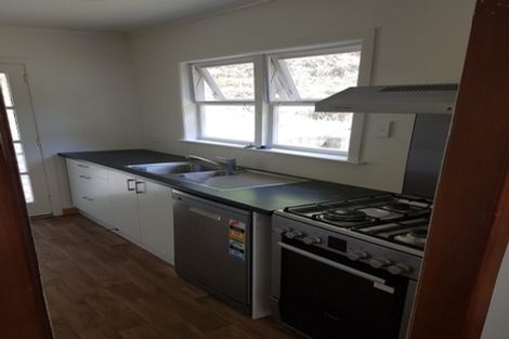 Photo of property in 2/16 Redwood Avenue, Tawa, Wellington, 5028