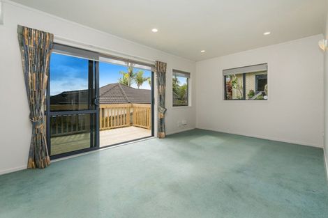 Photo of property in 11 Canary Place, Unsworth Heights, Auckland, 0632